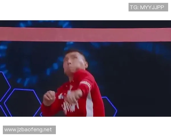 足球明星挑战极限玩打桩机展现惊人力量与技巧的精彩瞬间 足球明星挑战极限玩打桩机展现惊人力量与技巧的精彩瞬间